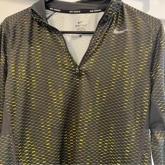 Nike Drifit Long Sleeve Size Medium - Picture 4 of 5